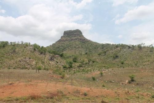 Feldspar deposit discovered at foot of Mount Tinguelin, in region of North Cameroon