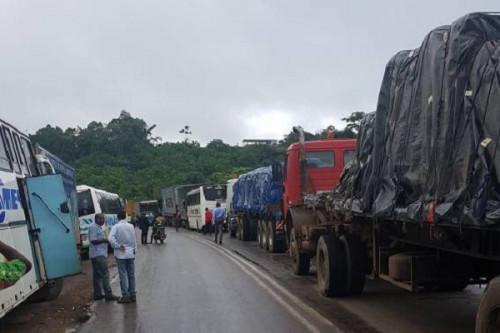 Douala-Yaoundé: Traffic resumes after a 1-day blockade caused by road workers’ strike