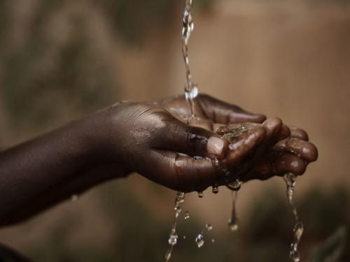 Cameroon ends privatization of water production and distribution